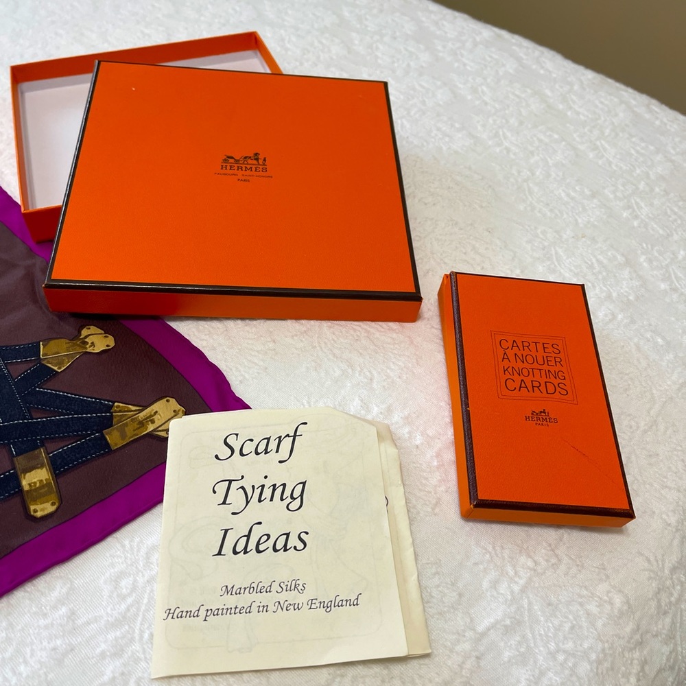 HERMÈS scarf